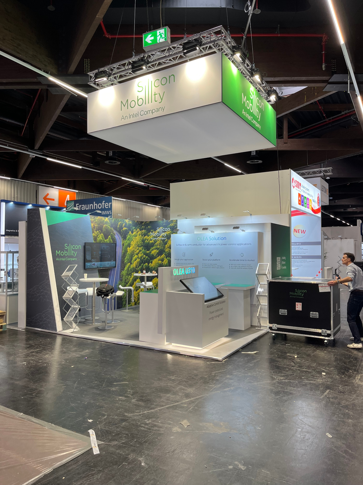 Silicon Mobility — booth build-out